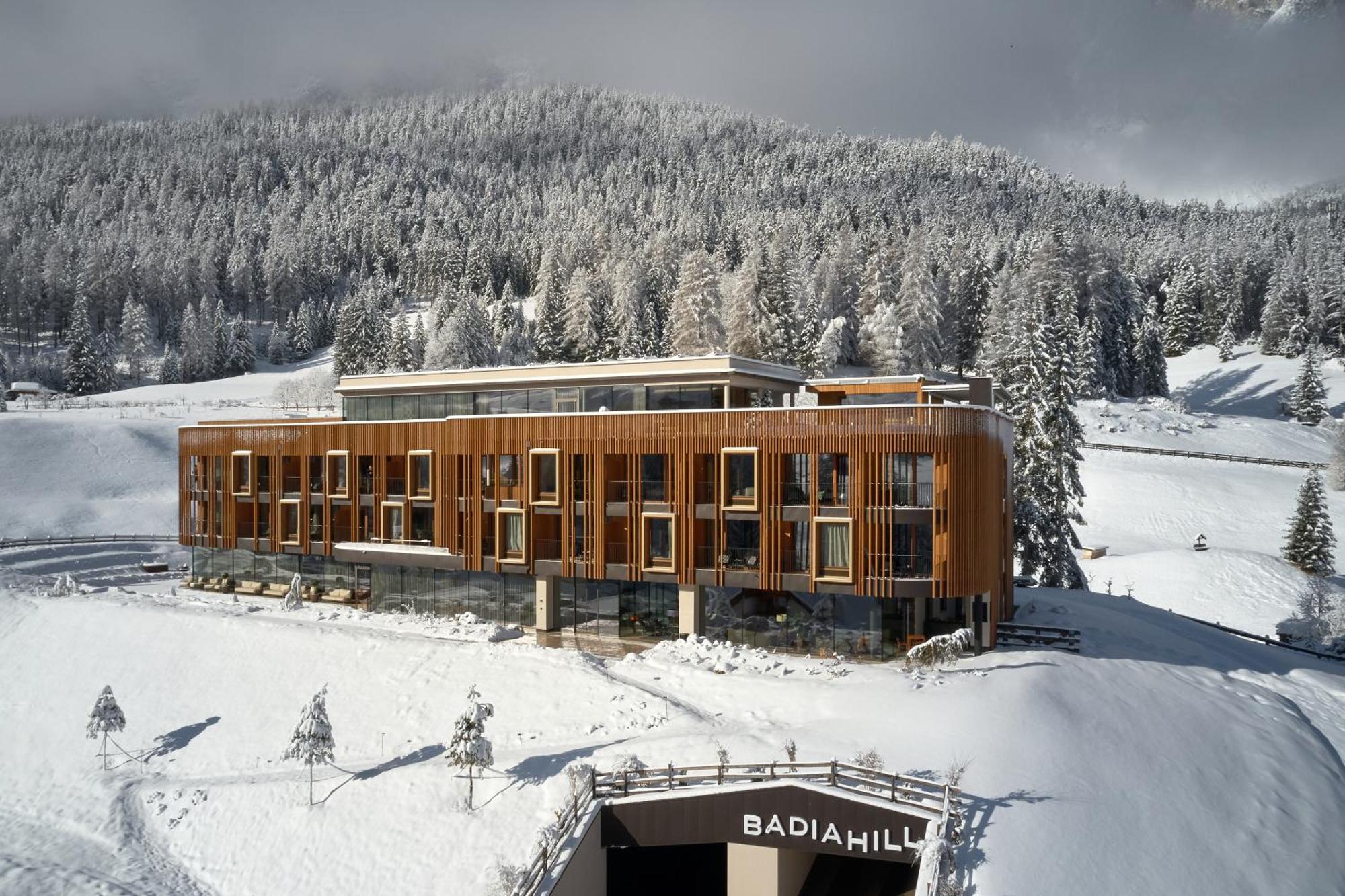 Готель Badia Hill Екстер'єр фото